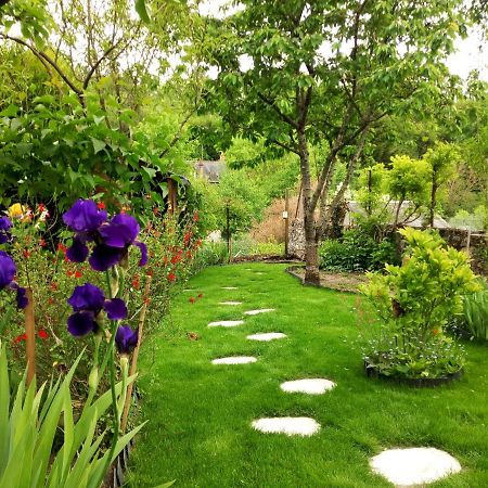 Le Petit Jardin Yoyo Hotel Monts Kültér fotó