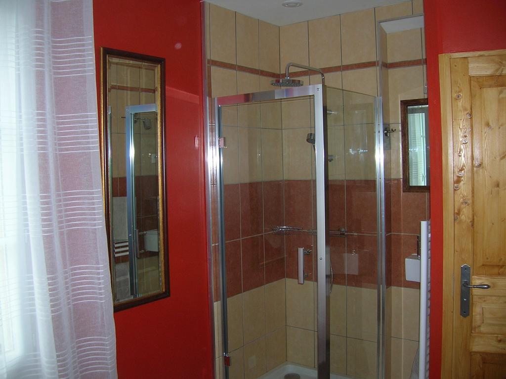Le Petit Jardin Yoyo Hotel Monts Szoba fotó